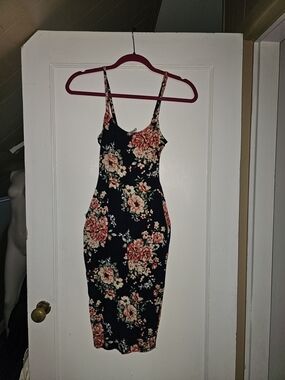 Uptown USA Floral Bodycon Midi Dress Size Small/Chico